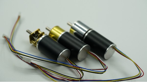 智能機(jī)器人無(wú)刷減速電機(jī)長(zhǎng)什么樣？